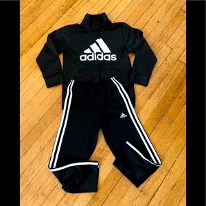 Authentic adidas sweatsuit🔥🔥